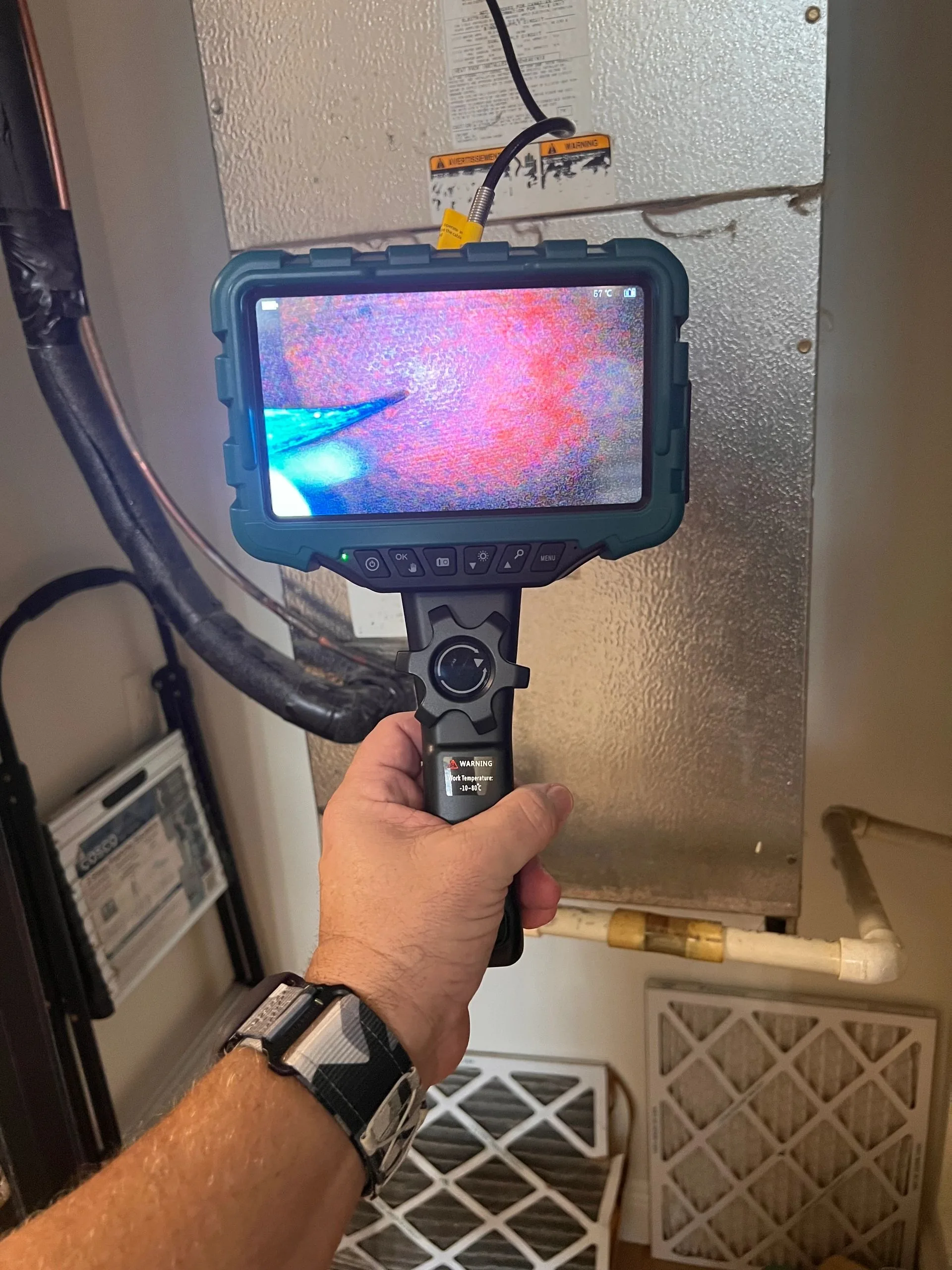 Thermal imaging camera detecting hidden moisture